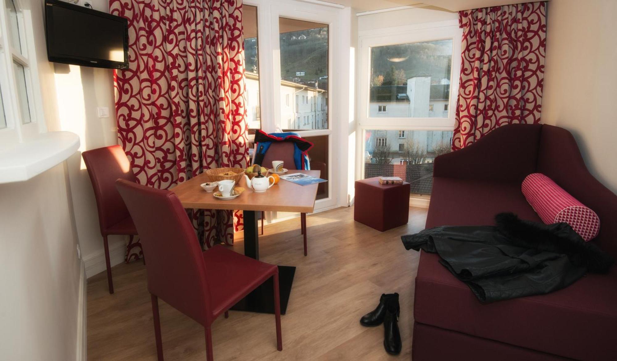 لابْريسْ Hotel Les Vallees Labellemontagne المظهر الخارجي الصورة